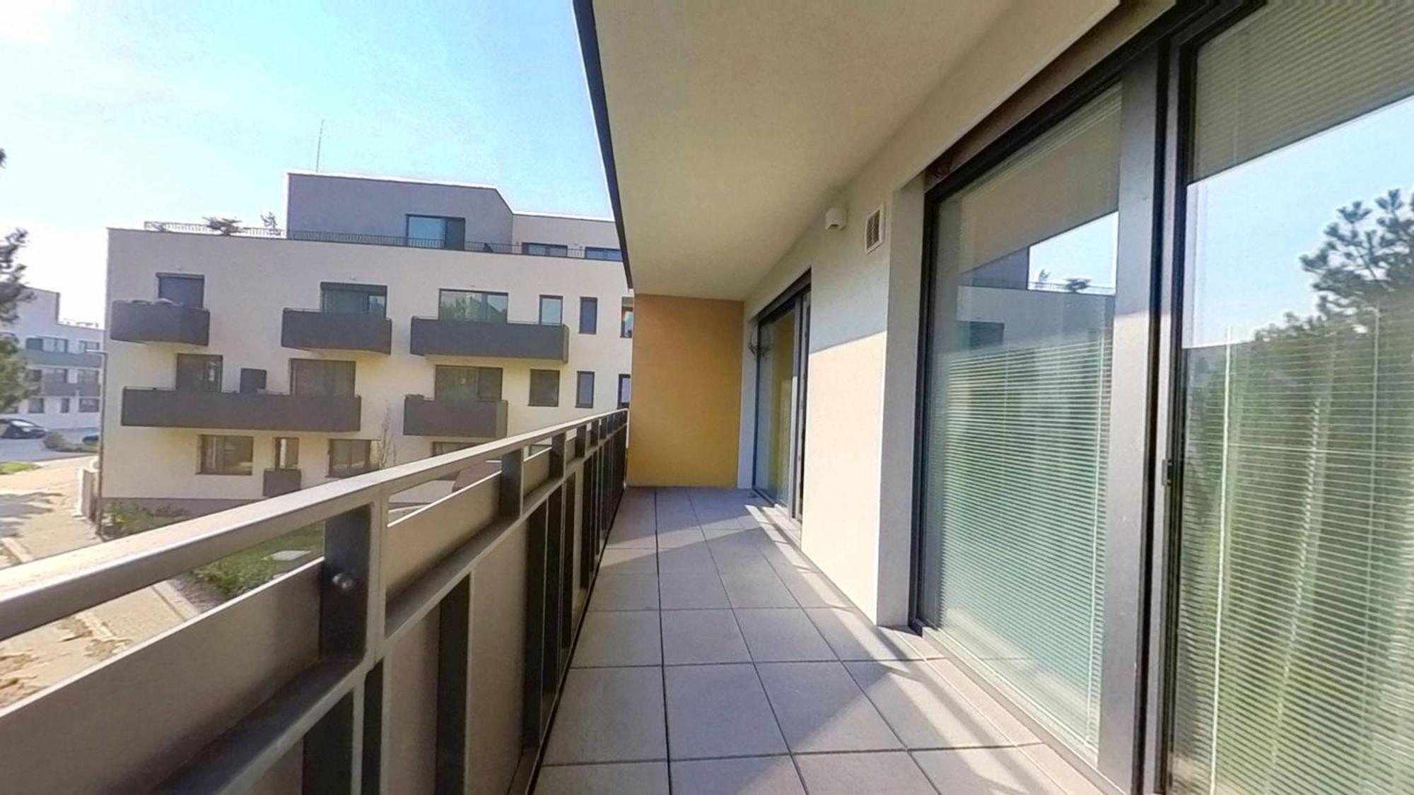 Air-Conditioned 2 Room Apartment, With Terrace, Rovinka 203 Bagian luar foto