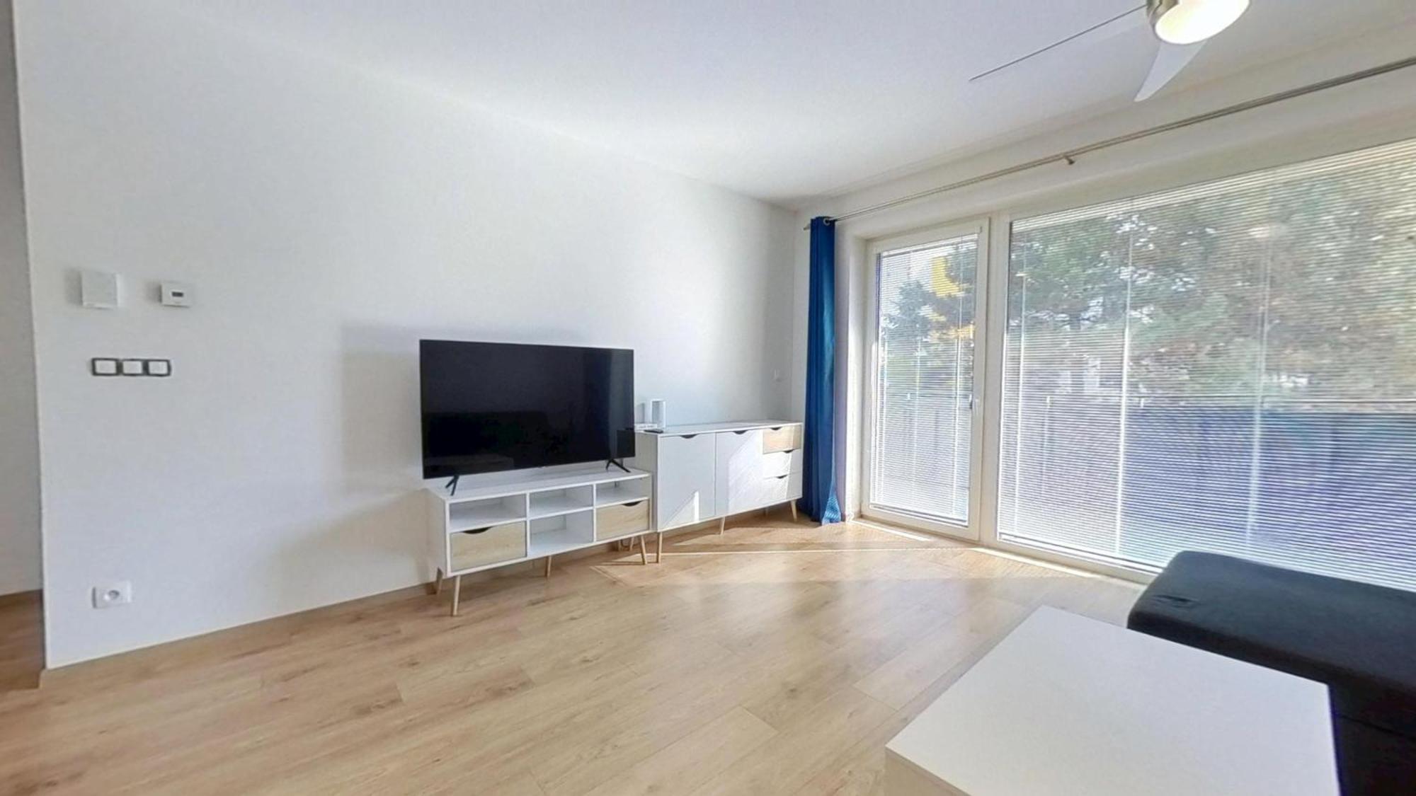 Air-Conditioned 2 Room Apartment, With Terrace, Rovinka 203 Bagian luar foto