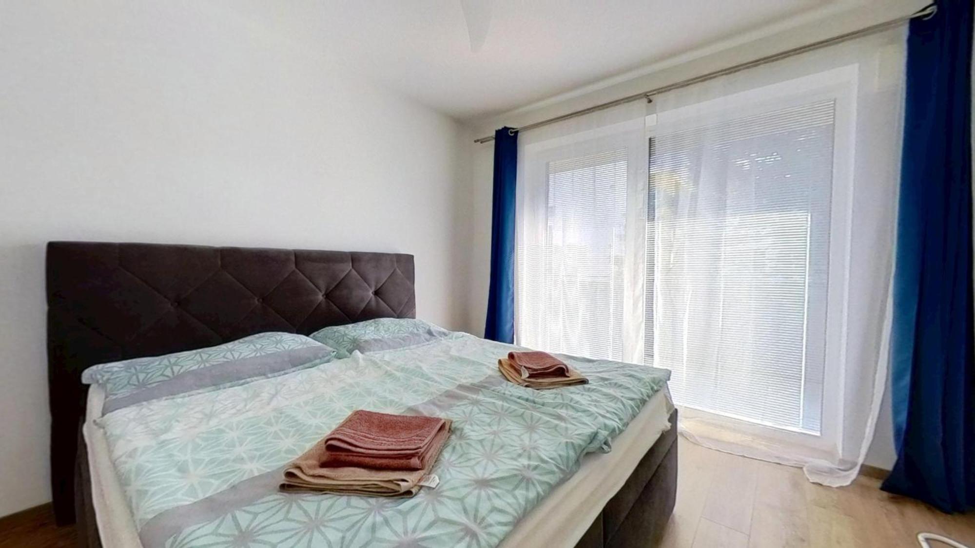 Air-Conditioned 2 Room Apartment, With Terrace, Rovinka 203 Bagian luar foto
