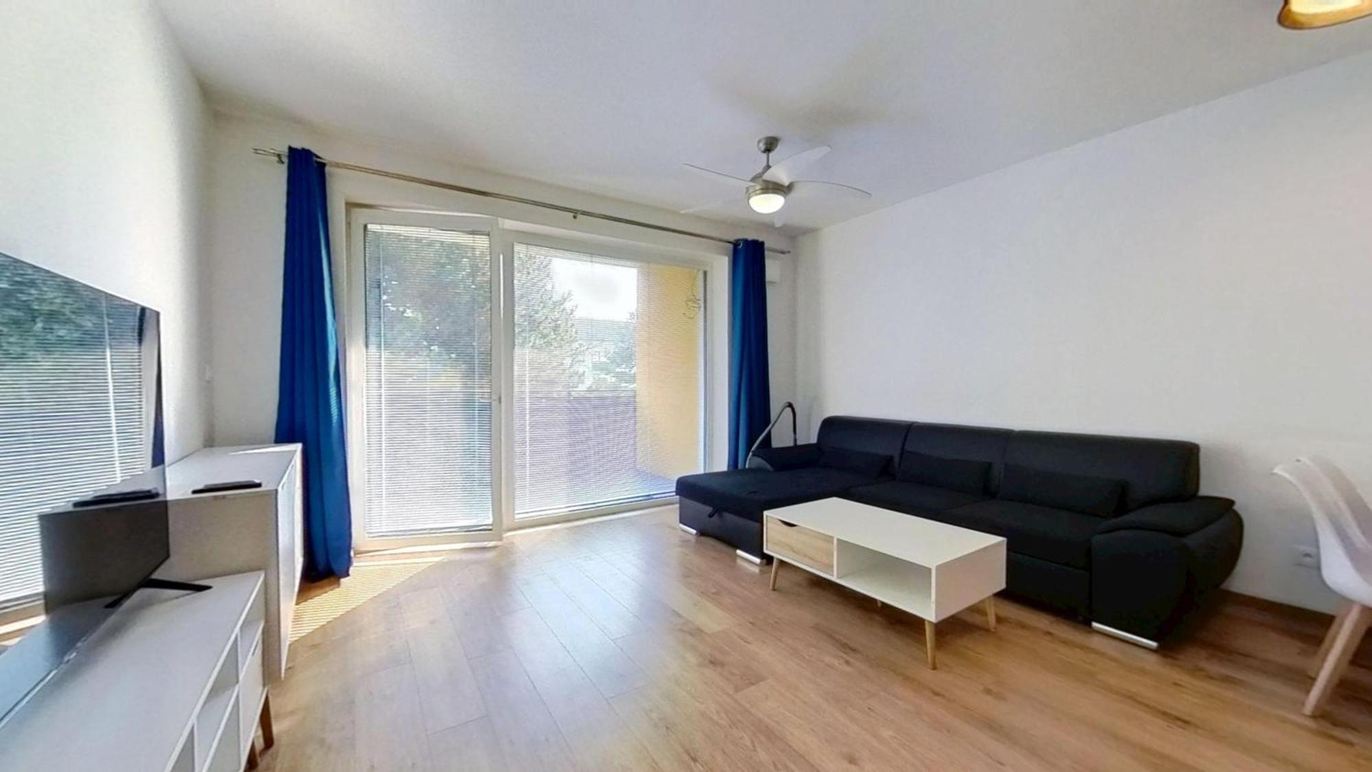 Air-Conditioned 2 Room Apartment, With Terrace, Rovinka 203 Bagian luar foto