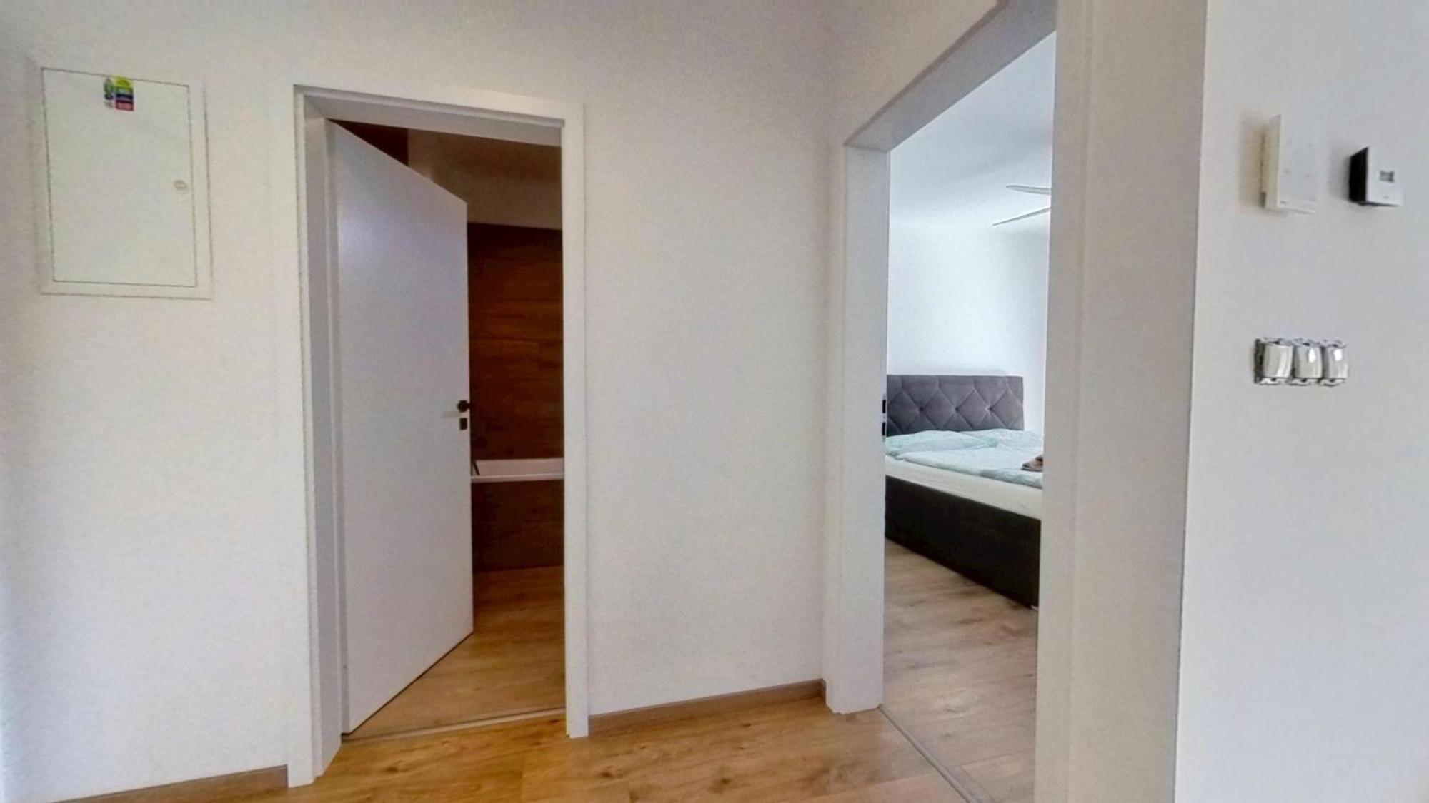 Air-Conditioned 2 Room Apartment, With Terrace, Rovinka 203 Bagian luar foto